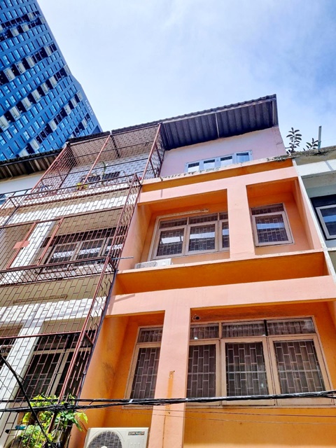 BTSบางจาก 308 ม. .อาคารพาณิชย์ 4 ชั้น ให้เช่าชั้น 2-4 3นอน  รร.นานาชาติเวลส์ 450 ม. โลตัส สุขุมวิท50 900 ม สุขุมวิท89-95 