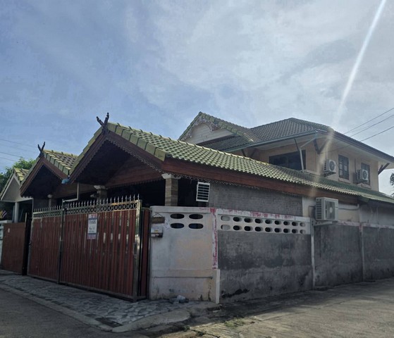 Townhouse - 2890000 BAHT. 4BEDROOM2BR พื้นที่ 40 ตาราง-วา 0 งาน 0 ไร่ ไม่ไกลจาก • สถานีรถไฟฟ้าบางใหญ่ MRT • เซ็ลทรัล เวสเกต • บิ๊กซี บางใหญ่ • โรงพยาบาล เกษมราษฎร์ • โรงพยาบาลบางใหญ่ • ตลาดบางใหญ่ • ตลาดแสงจันทร์ • สถานีตำรวจบางใหญ่ • ที่ว่าการอำเภอบ