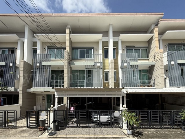 ขายด่วน ทาวน์โฮม 3 ชั้น ทาวน์พลัส ประชาอุทิศ - ทุ่งครุ บ้านสวย พร้อมอยู่