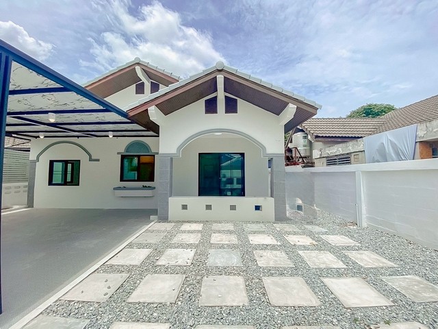 ขายบ้านเดี่ยวชั้นเดียว มบ.ลัดดาเฮ้าส์ ขนาด 65 ตรว 3นอน ตกแต่งพร้อมเข้าอยู่ ใกล้ตลาดศุภฤกษ์ ใกล้เครือสหพัฒน์ นิคมปื่นทอง ศรีราชา ชลบุรี