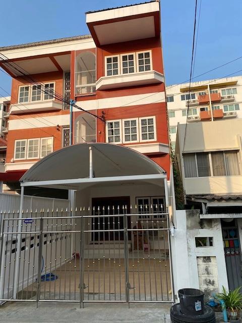 ให้เช่าทาวน์เฮาส์ 3 ชั้น 4 ห้องนอน 5 ห้องน้ำ ซอยลาดพร้าว 29 เดินทางสะดวก ใกล้ MRT ลาดพร้าว